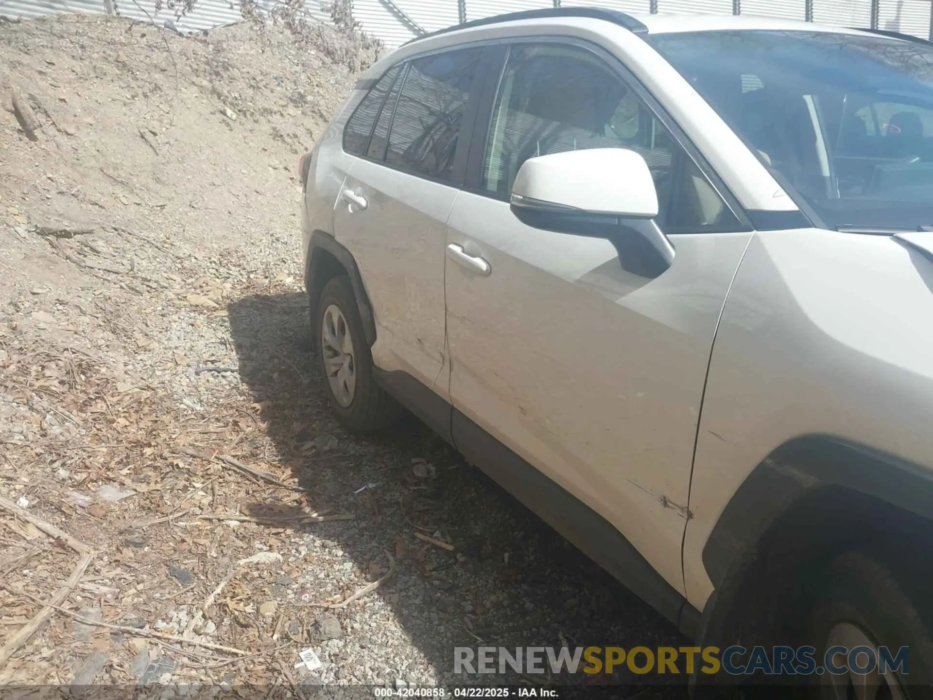 18 Фотография поврежденного автомобиля JTMG1RFV0KD043865 TOYOTA RAV4 2019