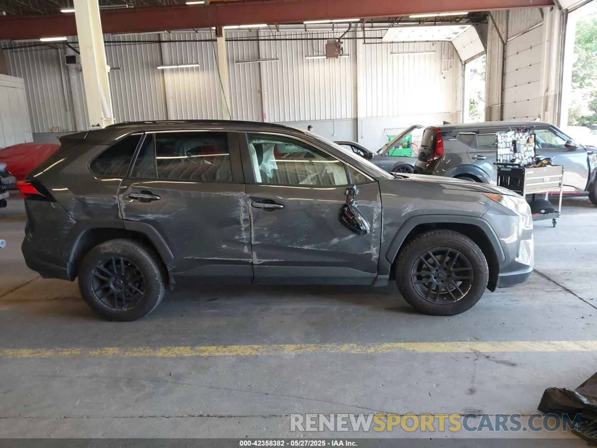 12 Photograph of a damaged car JTMG1RFV1KD030459 TOYOTA RAV4 2019