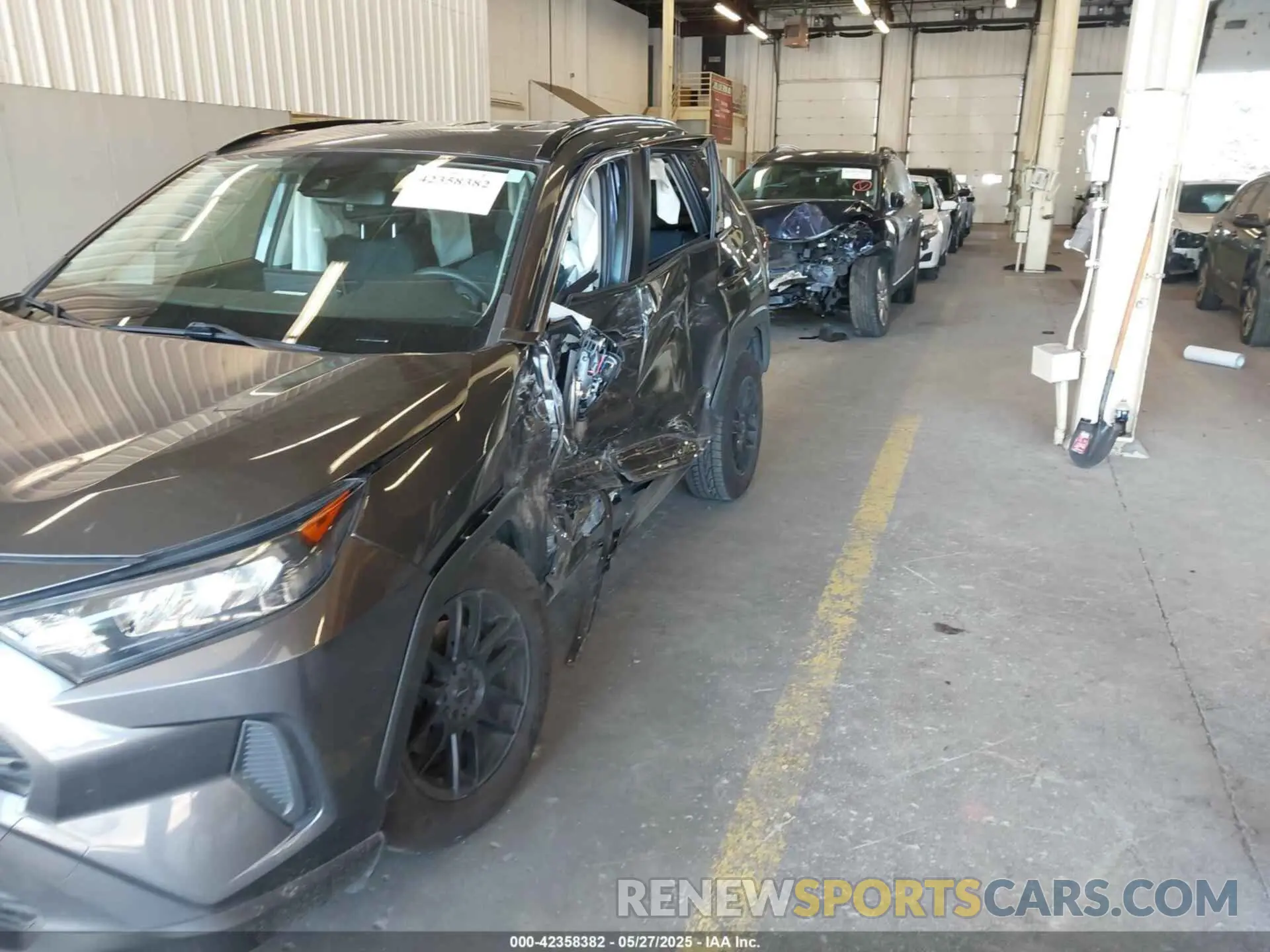 6 Photograph of a damaged car JTMG1RFV1KD030459 TOYOTA RAV4 2019