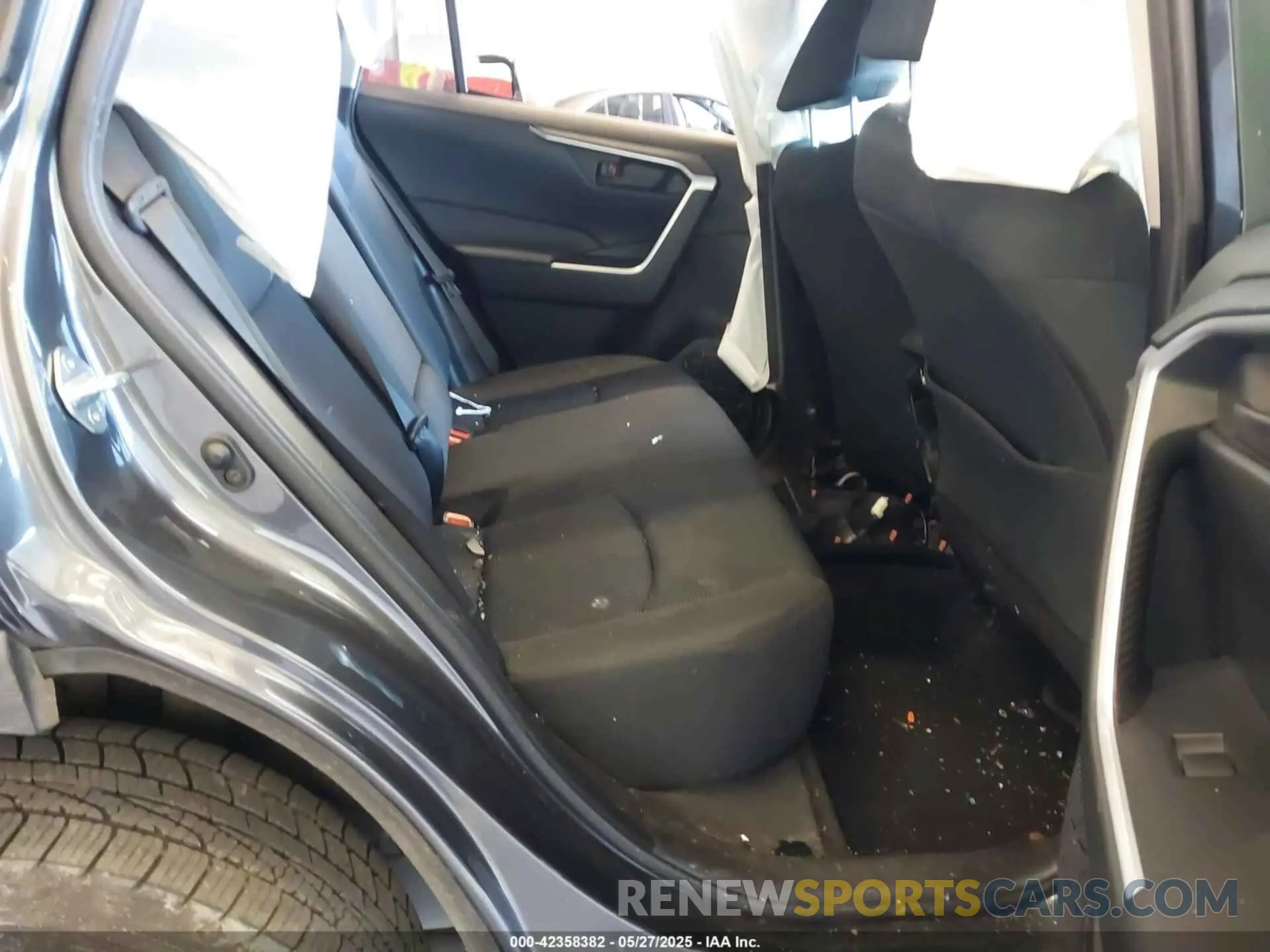 8 Photograph of a damaged car JTMG1RFV1KD030459 TOYOTA RAV4 2019