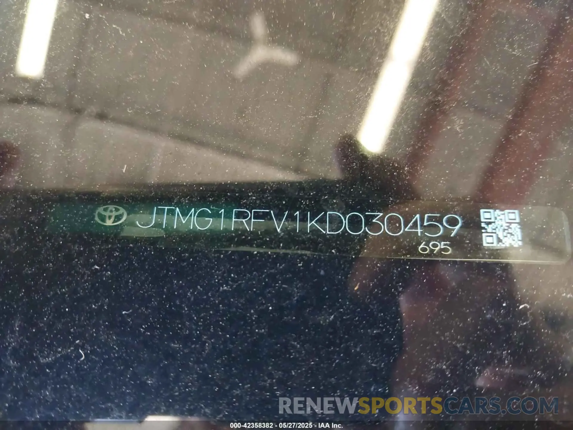 9 Photograph of a damaged car JTMG1RFV1KD030459 TOYOTA RAV4 2019