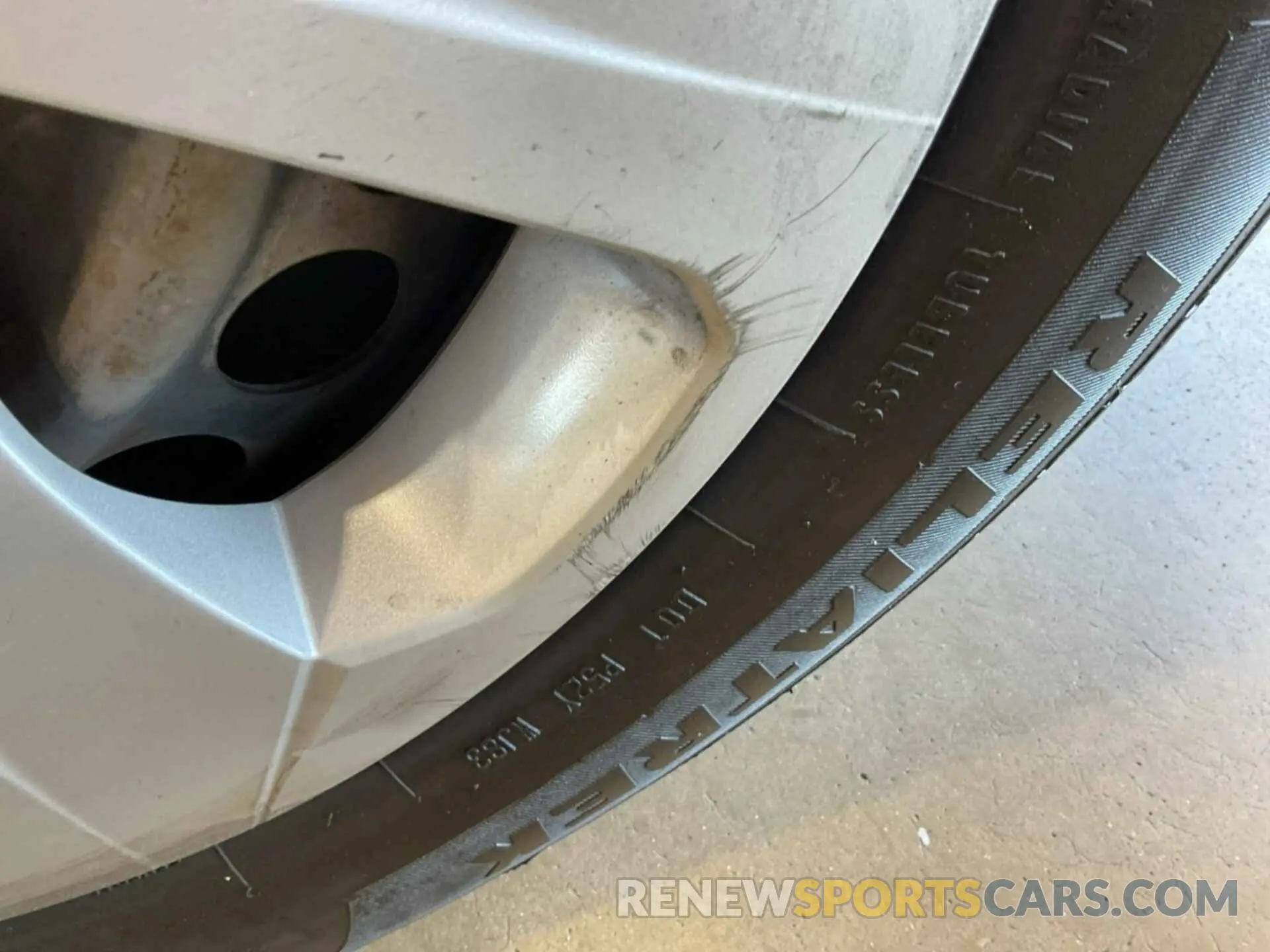 4 Photograph of a damaged car JTMG1RFV1KD033166 TOYOTA RAV4 2019