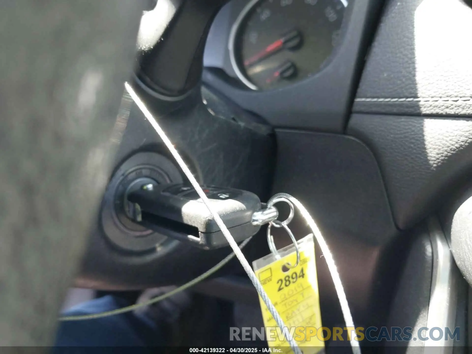 11 Фотография поврежденного автомобиля JTMG1RFV3KD007040 TOYOTA RAV4 2019