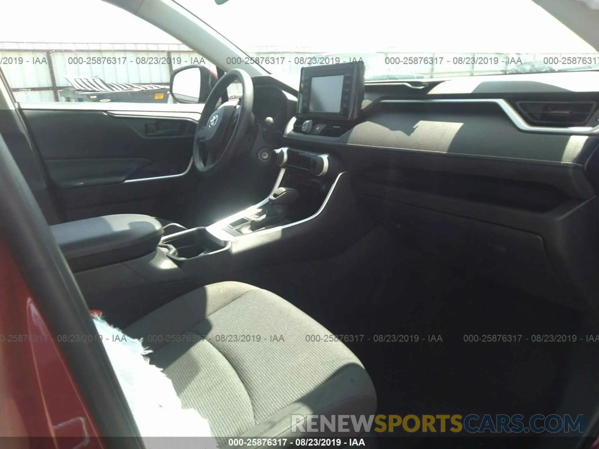 5 Photograph of a damaged car JTMG1RFV3KD010472 TOYOTA RAV4 2019