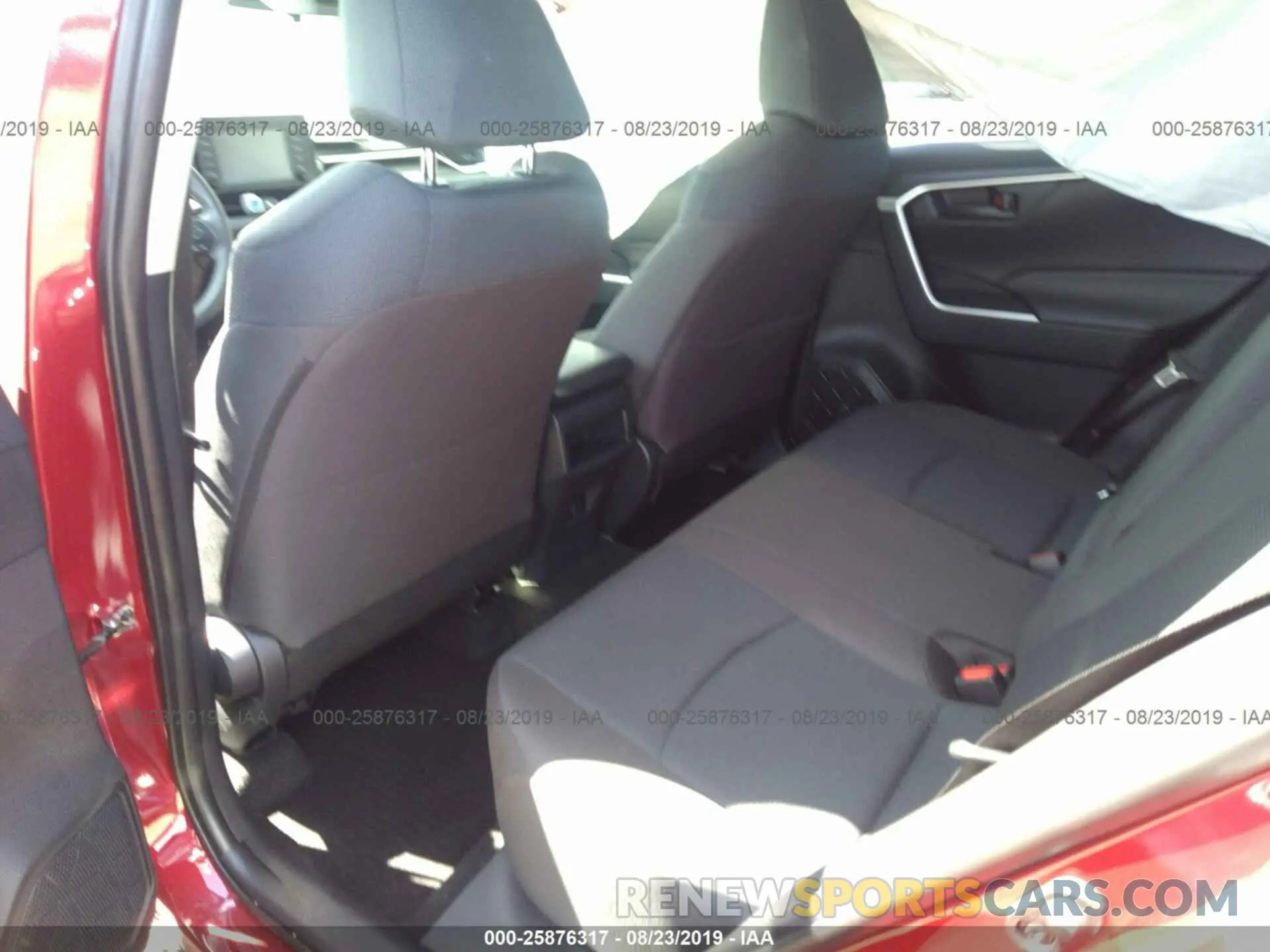 8 Photograph of a damaged car JTMG1RFV3KD010472 TOYOTA RAV4 2019