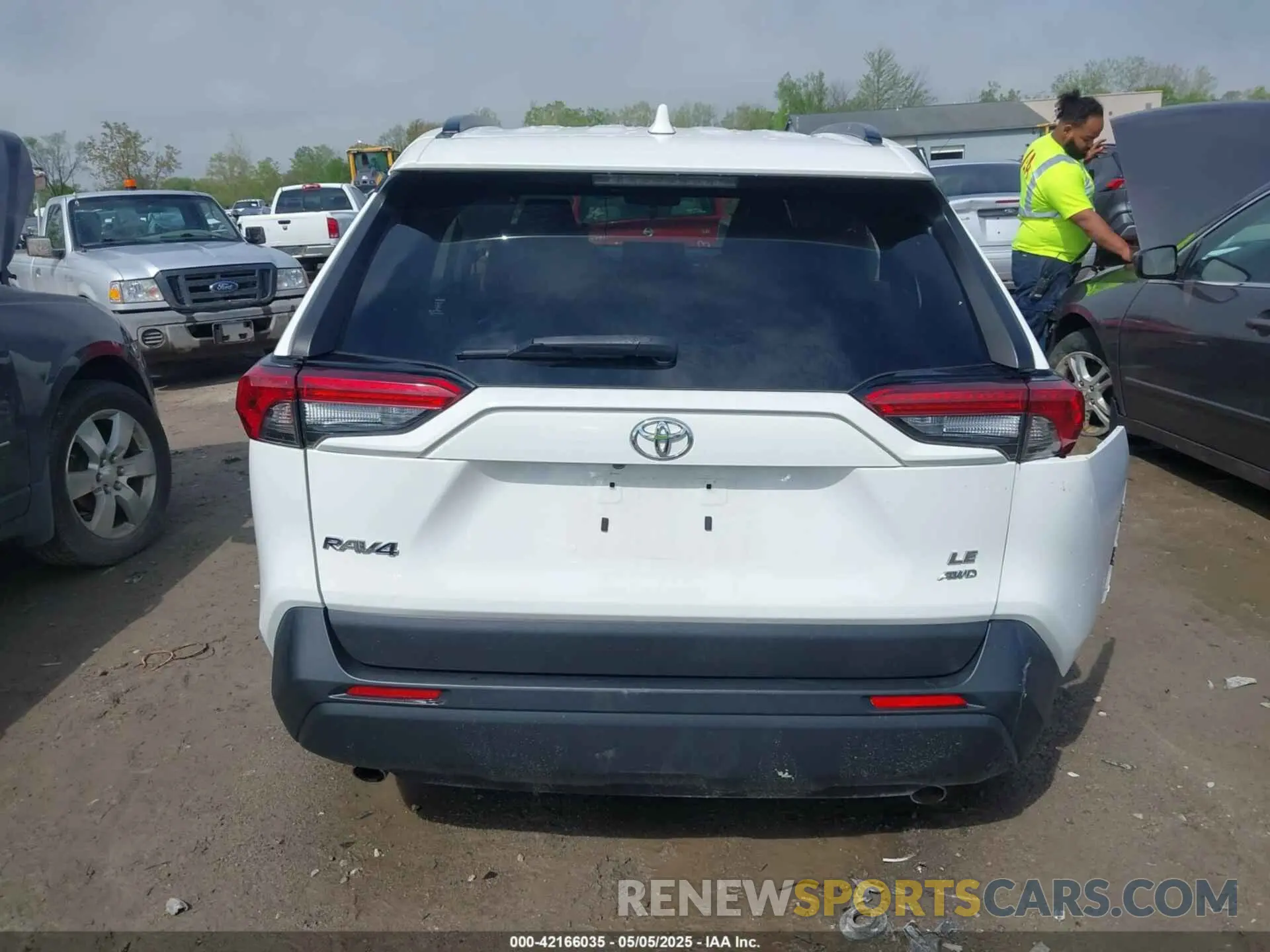 17 Фотография поврежденного автомобиля JTMG1RFV4KD022825 TOYOTA RAV4 2019