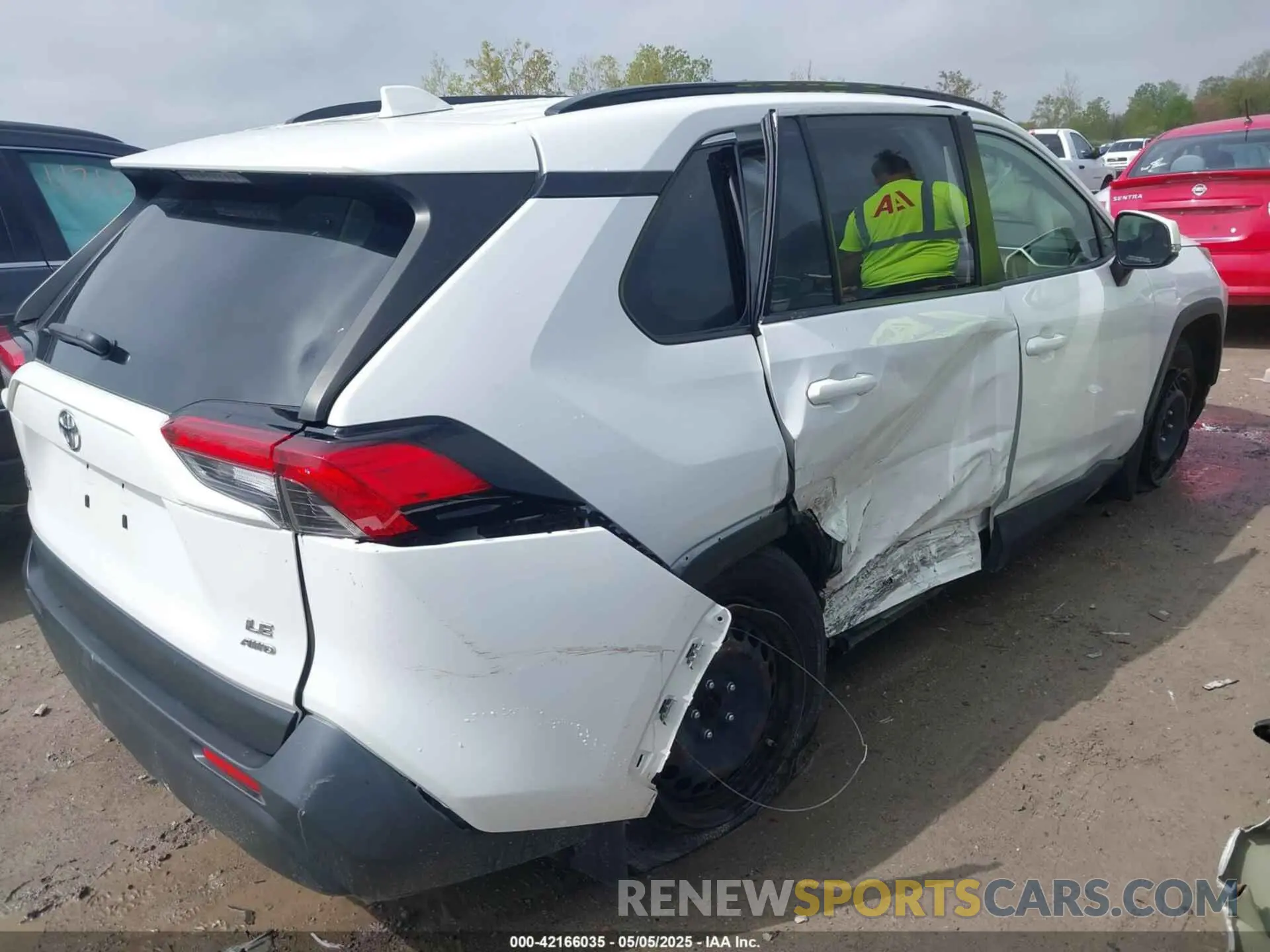 6 Фотография поврежденного автомобиля JTMG1RFV4KD022825 TOYOTA RAV4 2019