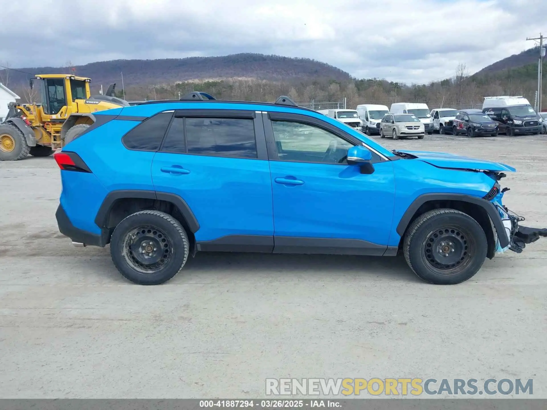 14 Photograph of a damaged car JTMG1RFV5KJ007218 TOYOTA RAV4 2019