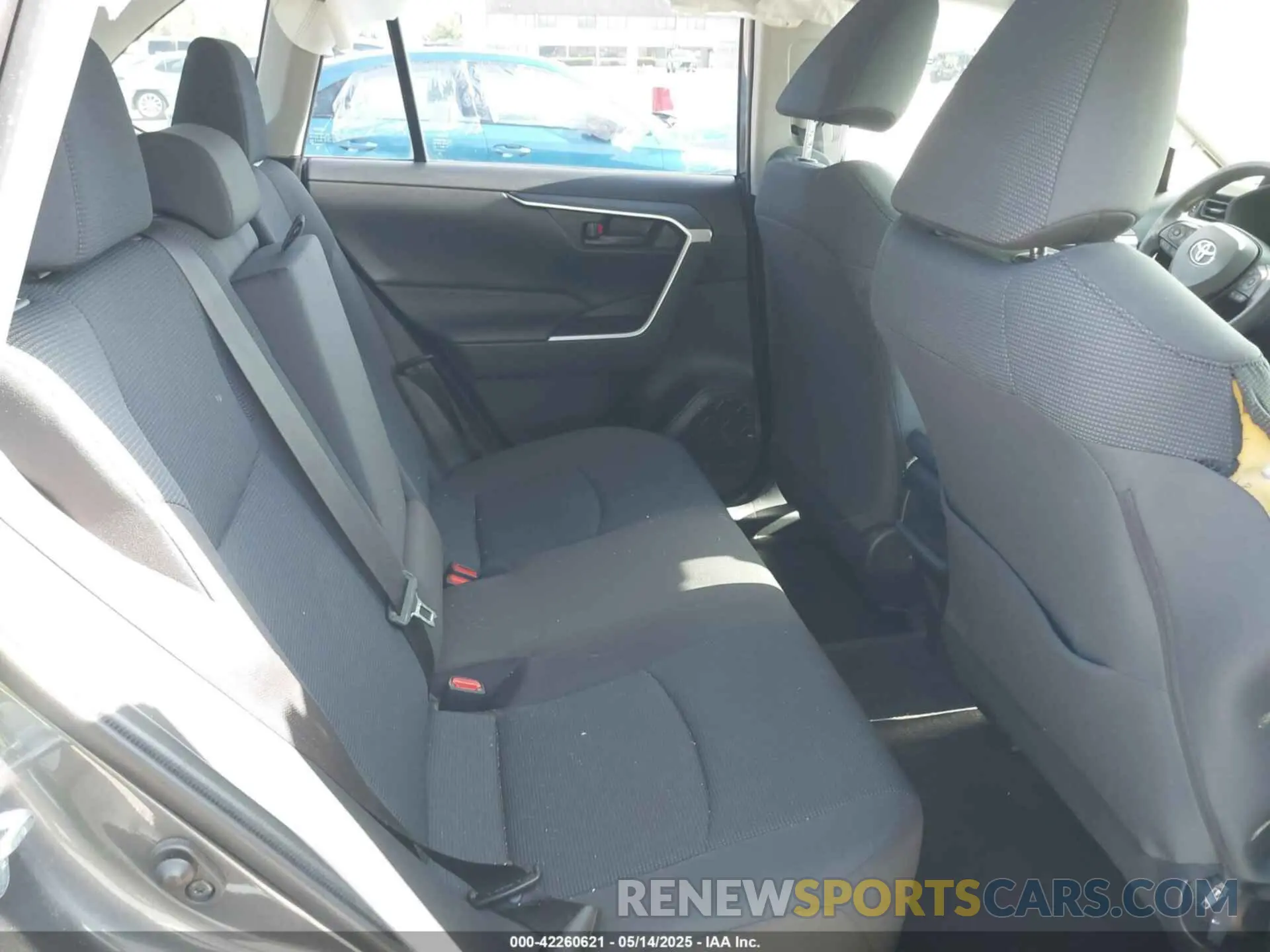 8 Фотография поврежденного автомобиля JTMG1RFV5KJ010605 TOYOTA RAV4 2019