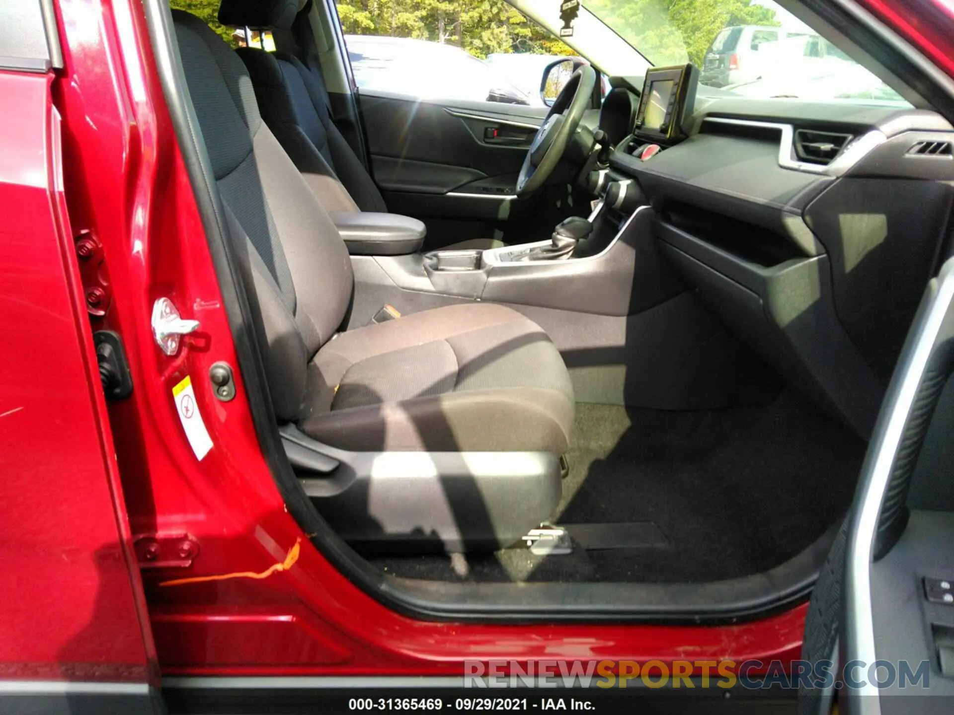 5 Photograph of a damaged car JTMG1RFV7KD009485 TOYOTA RAV4 2019