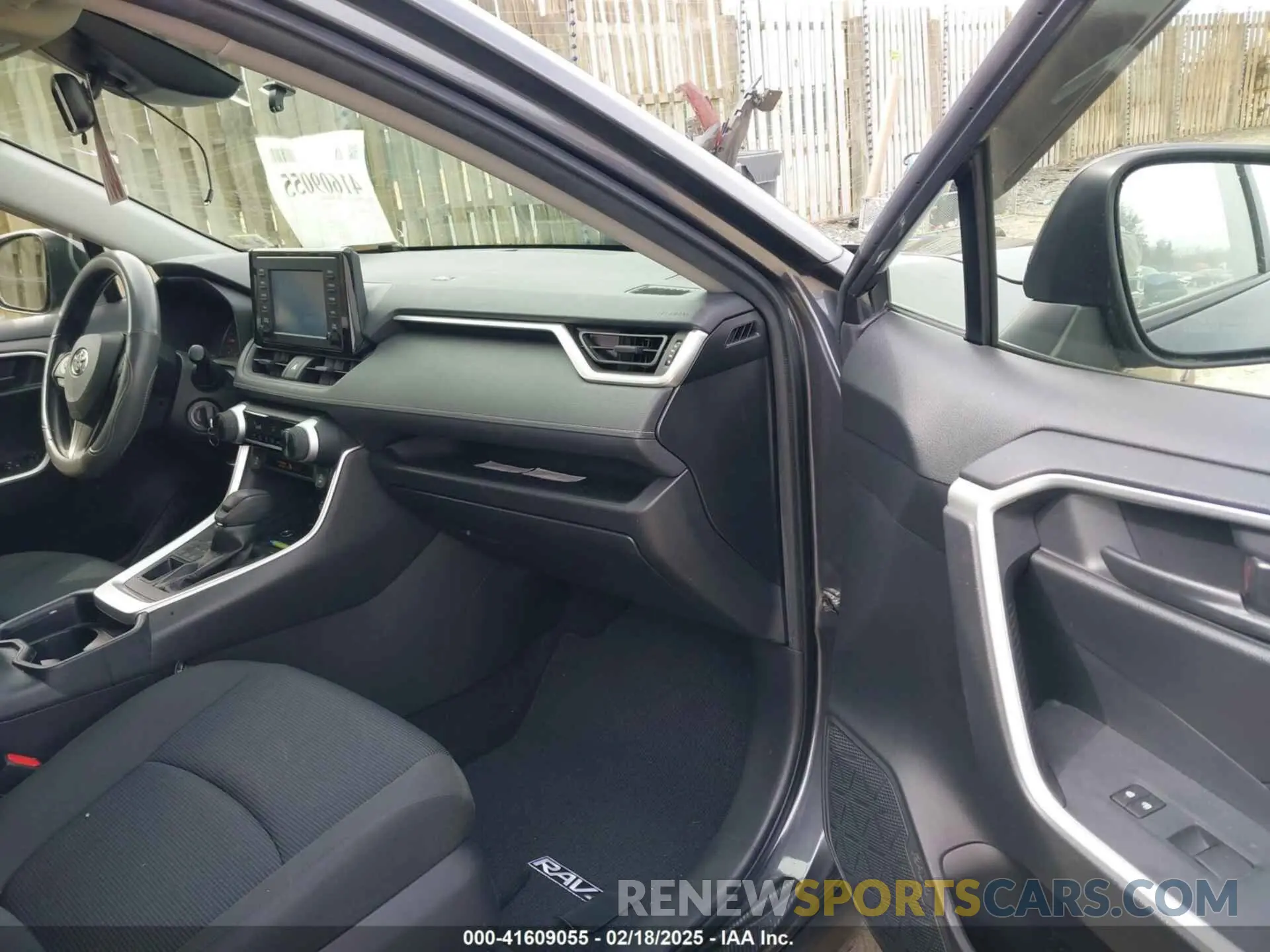 5 Фотография поврежденного автомобиля JTMG1RFV7KD017764 TOYOTA RAV4 2019