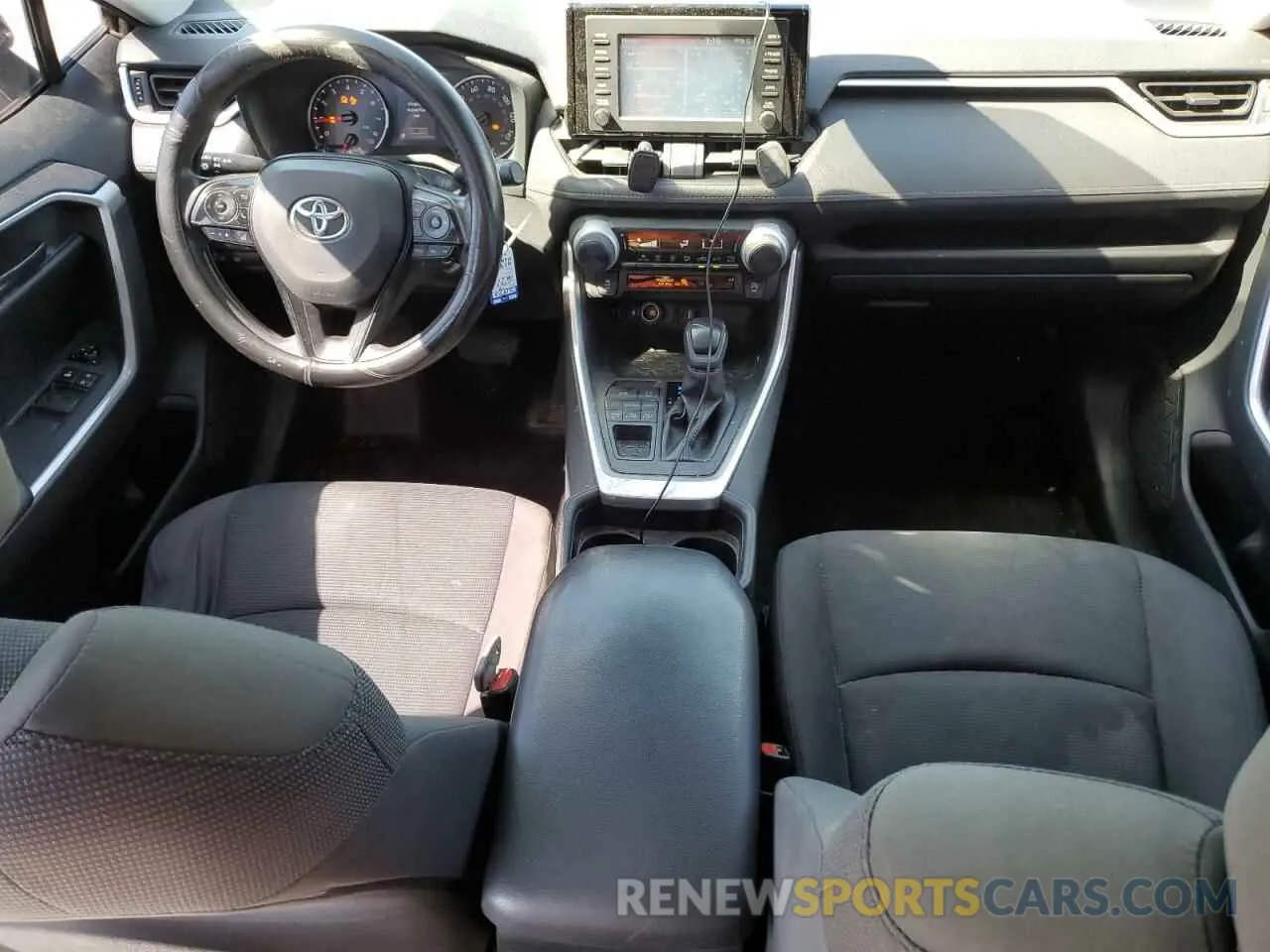 8 Фотография поврежденного автомобиля JTMG1RFV7KJ008225 TOYOTA RAV4 2019