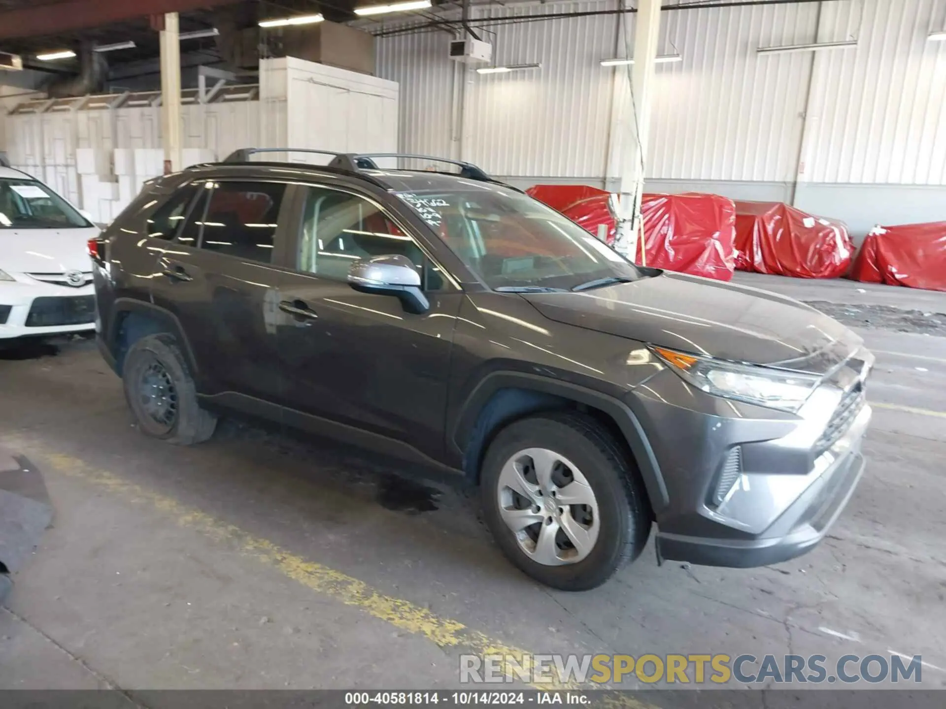 1 Photograph of a damaged car JTMG1RFV7KJ019032 TOYOTA RAV4 2019