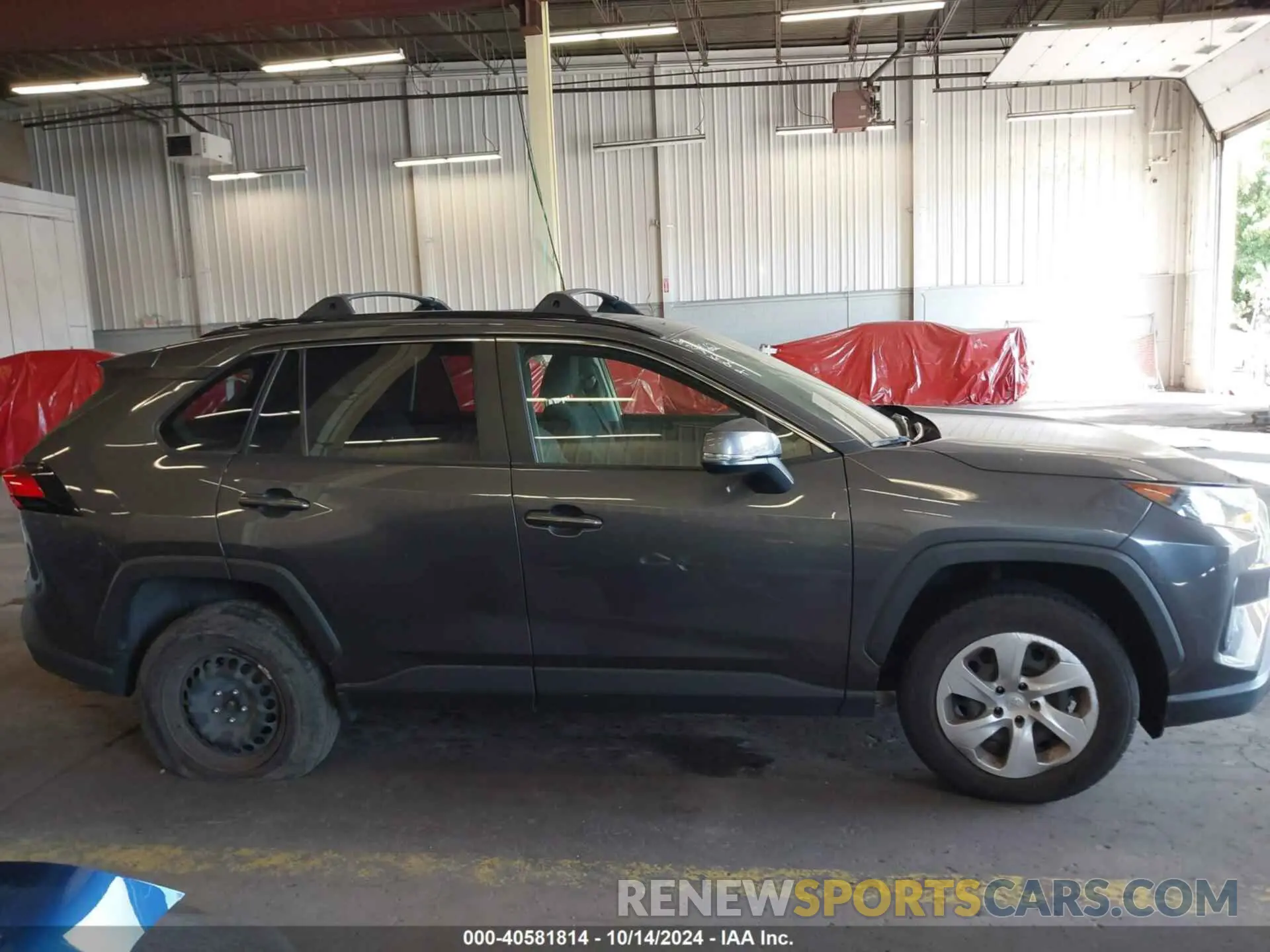 12 Photograph of a damaged car JTMG1RFV7KJ019032 TOYOTA RAV4 2019