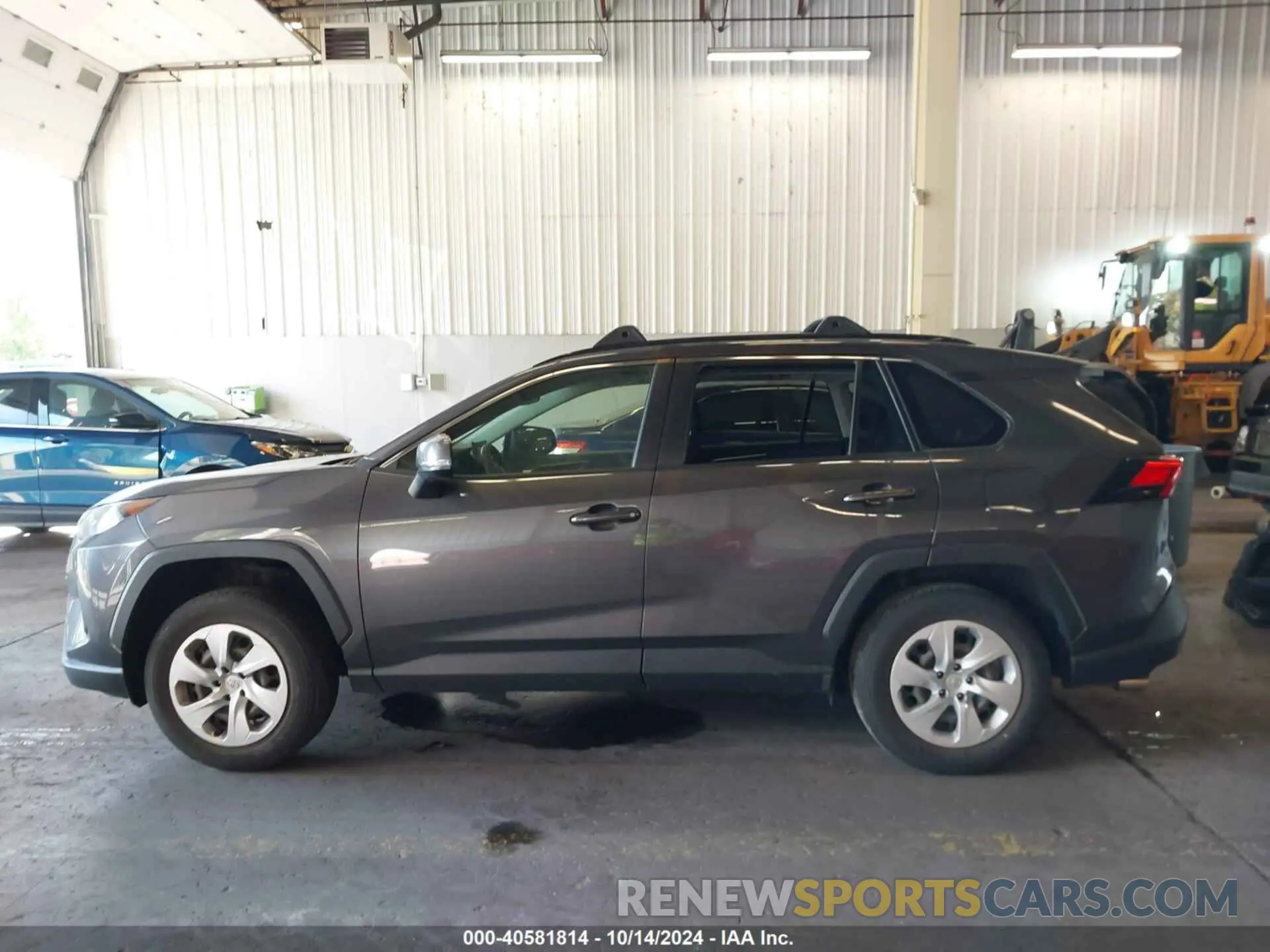 13 Photograph of a damaged car JTMG1RFV7KJ019032 TOYOTA RAV4 2019