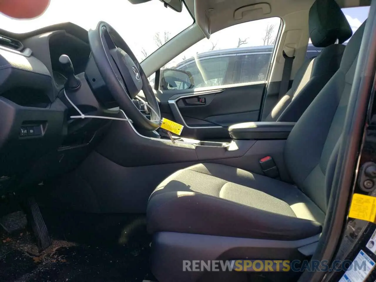 7 Фотография поврежденного автомобиля JTMG1RFV7KJ019385 TOYOTA RAV4 2019