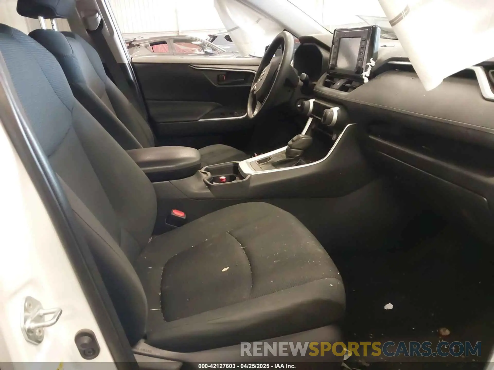5 Photograph of a damaged car JTMG1RFV8KD503144 TOYOTA RAV4 2019