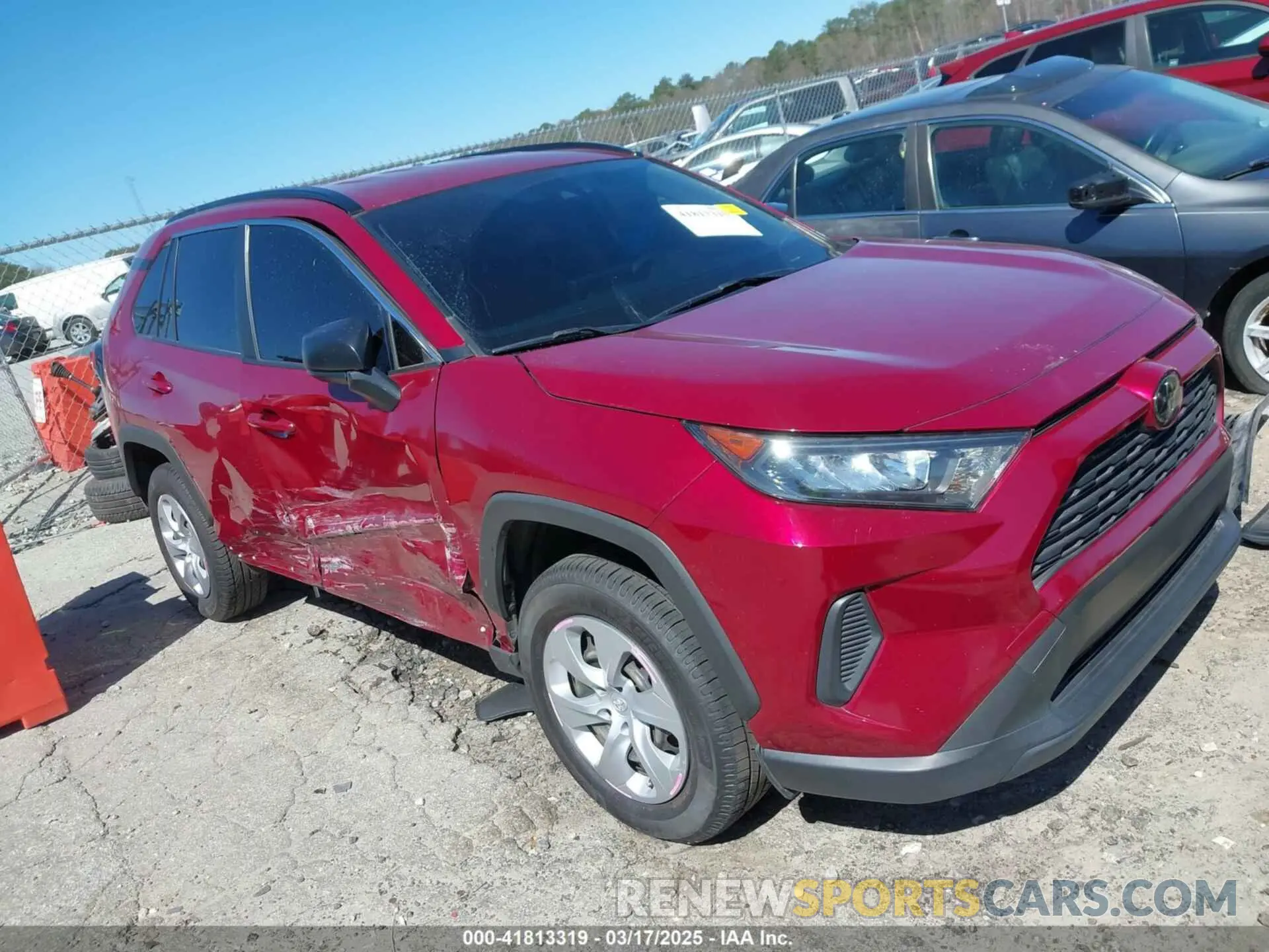 1 Photograph of a damaged car JTMH1RFV0KD006612 TOYOTA RAV4 2019