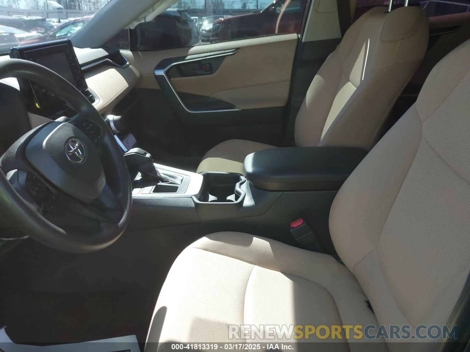5 Photograph of a damaged car JTMH1RFV0KD006612 TOYOTA RAV4 2019
