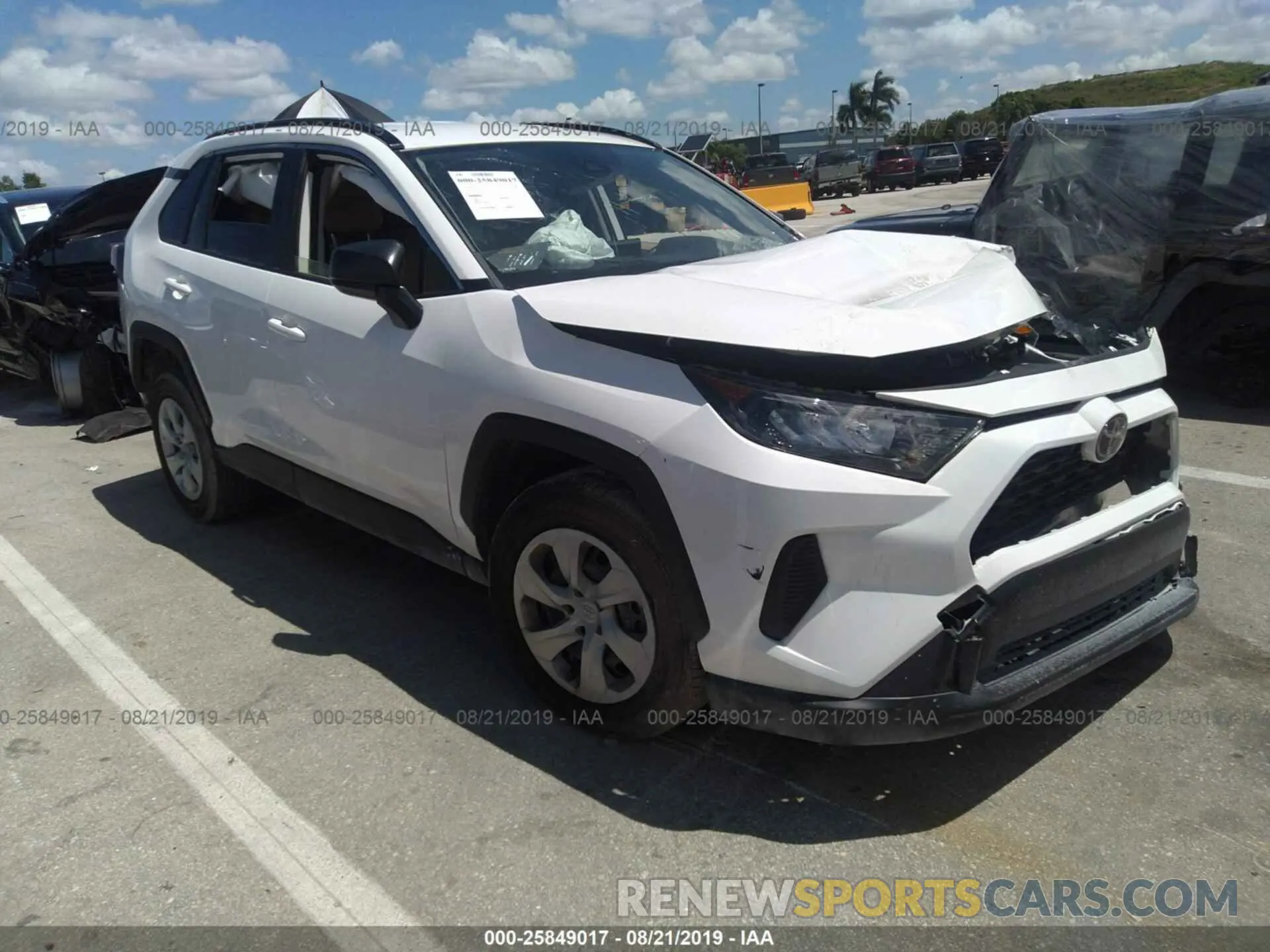 1 Photograph of a damaged car JTMH1RFV0KD505670 TOYOTA RAV4 2019