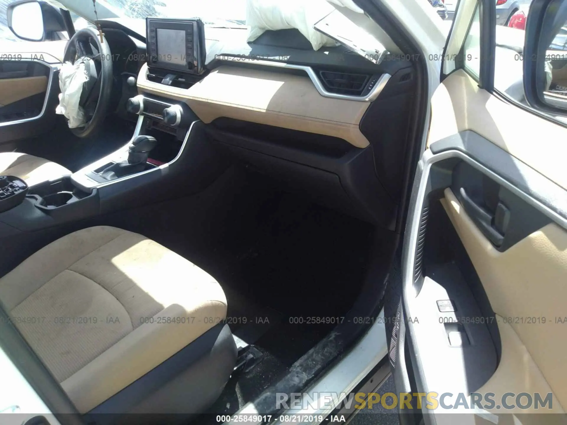 5 Photograph of a damaged car JTMH1RFV0KD505670 TOYOTA RAV4 2019
