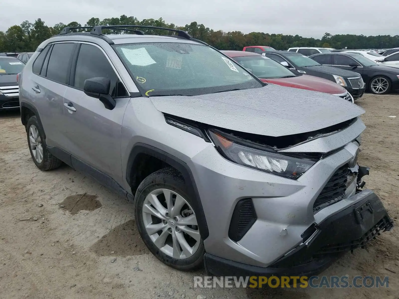 1 Photograph of a damaged car JTMH1RFV0KJ005669 TOYOTA RAV4 2019