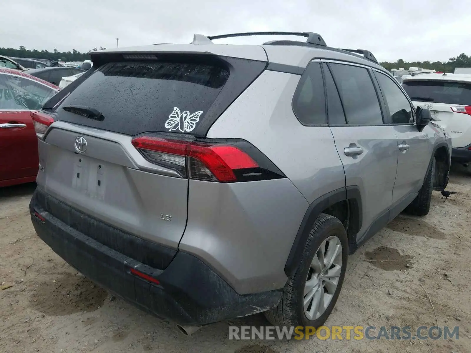 4 Photograph of a damaged car JTMH1RFV0KJ005669 TOYOTA RAV4 2019