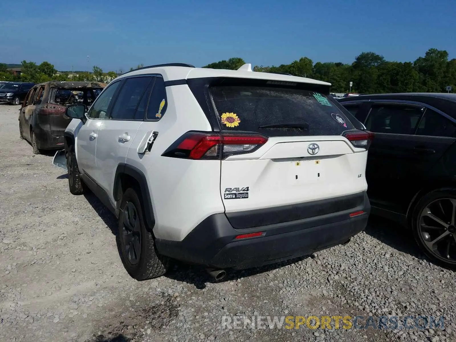 3 Photograph of a damaged car JTMH1RFV0KJ007003 TOYOTA RAV4 2019