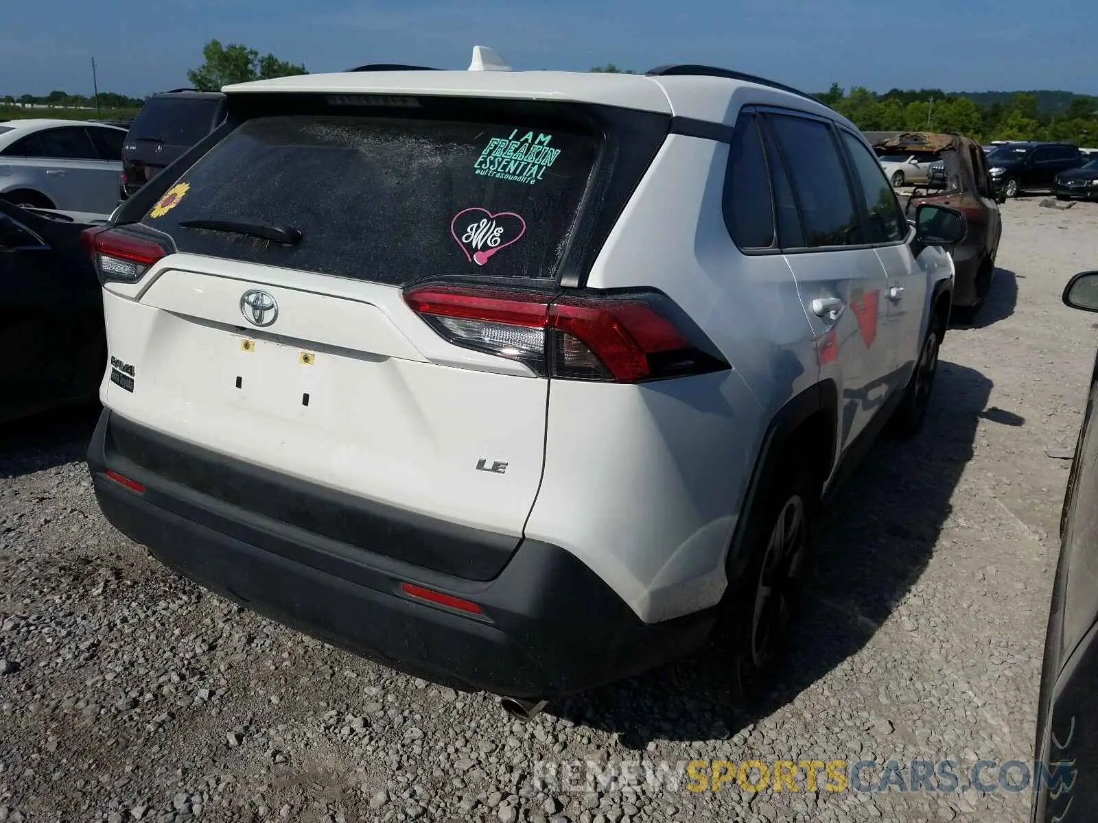 4 Photograph of a damaged car JTMH1RFV0KJ007003 TOYOTA RAV4 2019