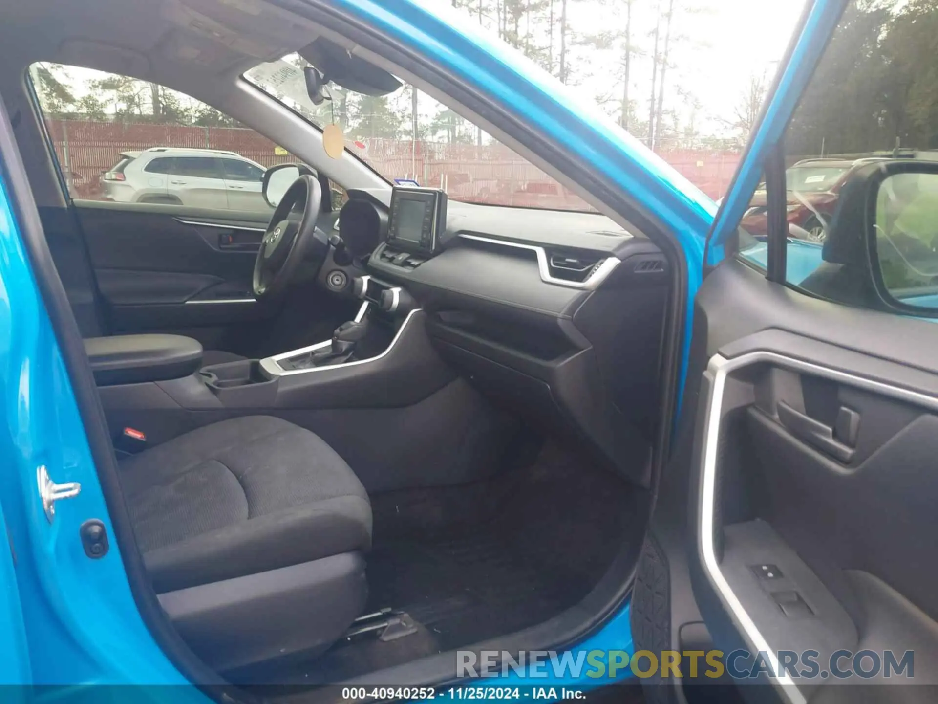 5 Фотография поврежденного автомобиля JTMH1RFV0KJ011617 TOYOTA RAV4 2019
