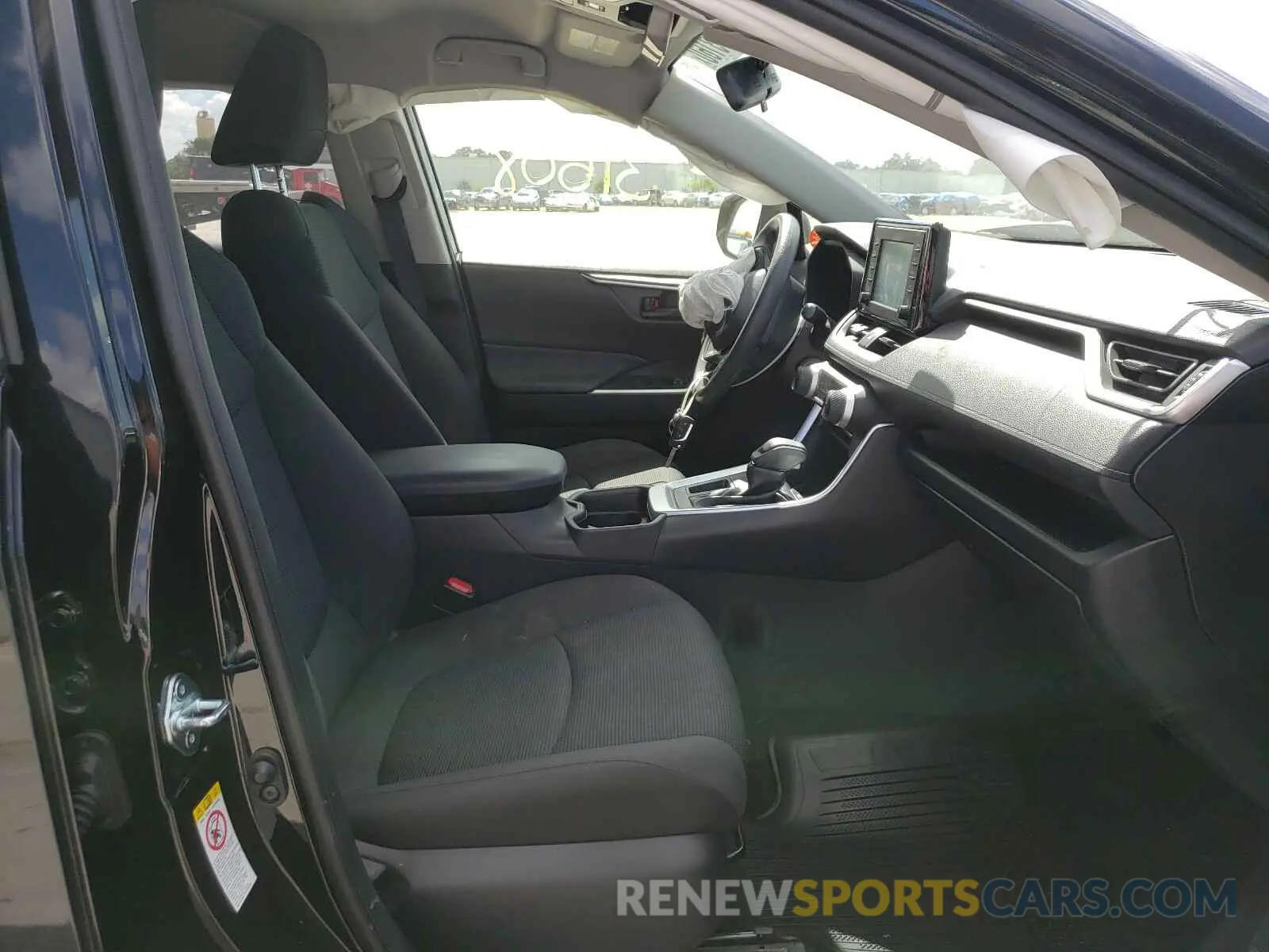 5 Photograph of a damaged car JTMH1RFV1KJ007317 TOYOTA RAV4 2019
