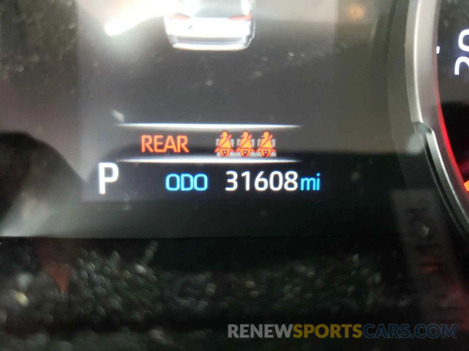 8 Photograph of a damaged car JTMH1RFV1KJ007317 TOYOTA RAV4 2019