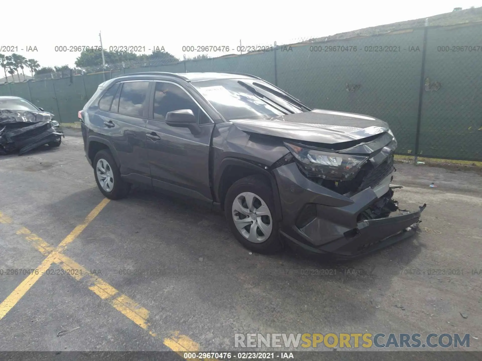 1 Photograph of a damaged car JTMH1RFV1KJ007513 TOYOTA RAV4 2019