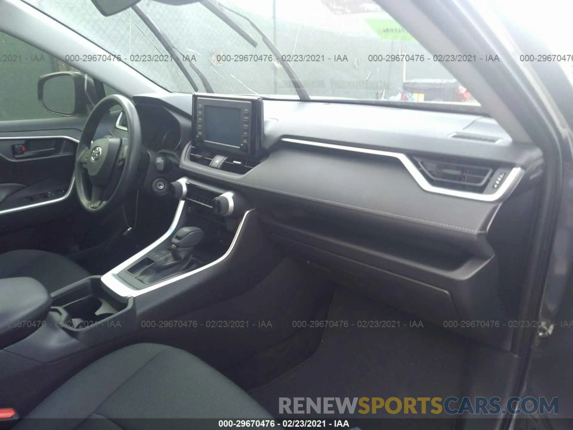 5 Photograph of a damaged car JTMH1RFV1KJ007513 TOYOTA RAV4 2019