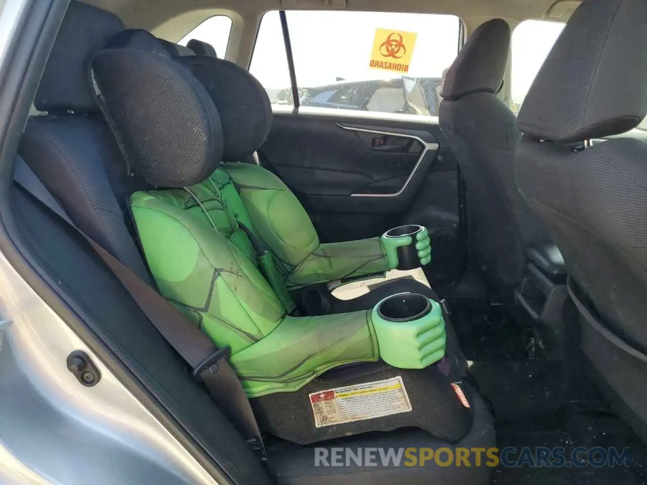 11 Photograph of a damaged car JTMH1RFV1KJ015272 TOYOTA RAV4 2019