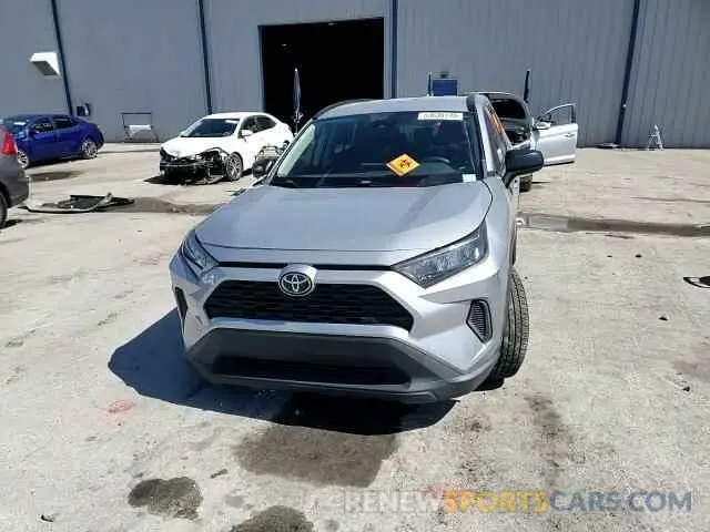 14 Photograph of a damaged car JTMH1RFV1KJ015272 TOYOTA RAV4 2019