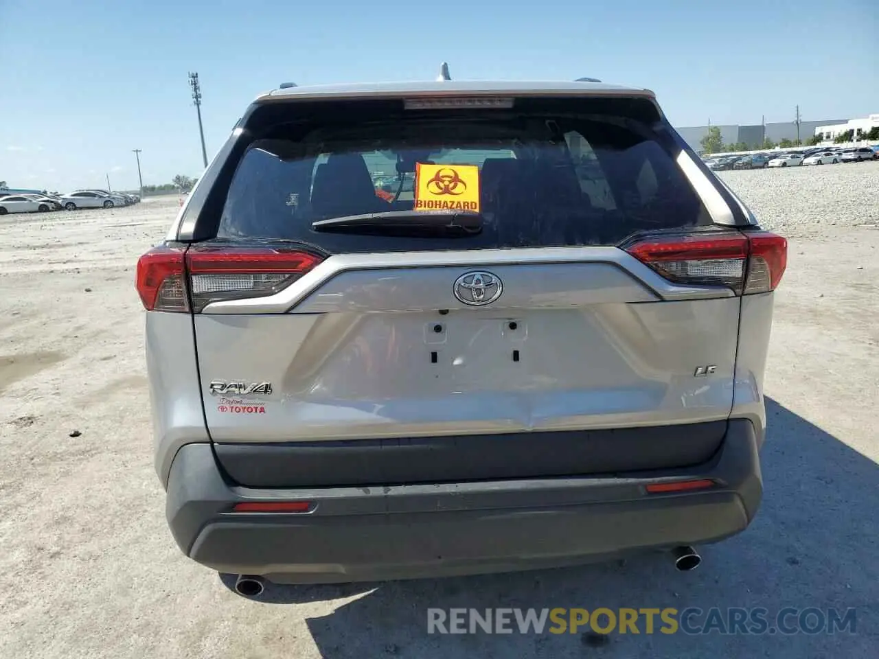 6 Photograph of a damaged car JTMH1RFV1KJ015272 TOYOTA RAV4 2019