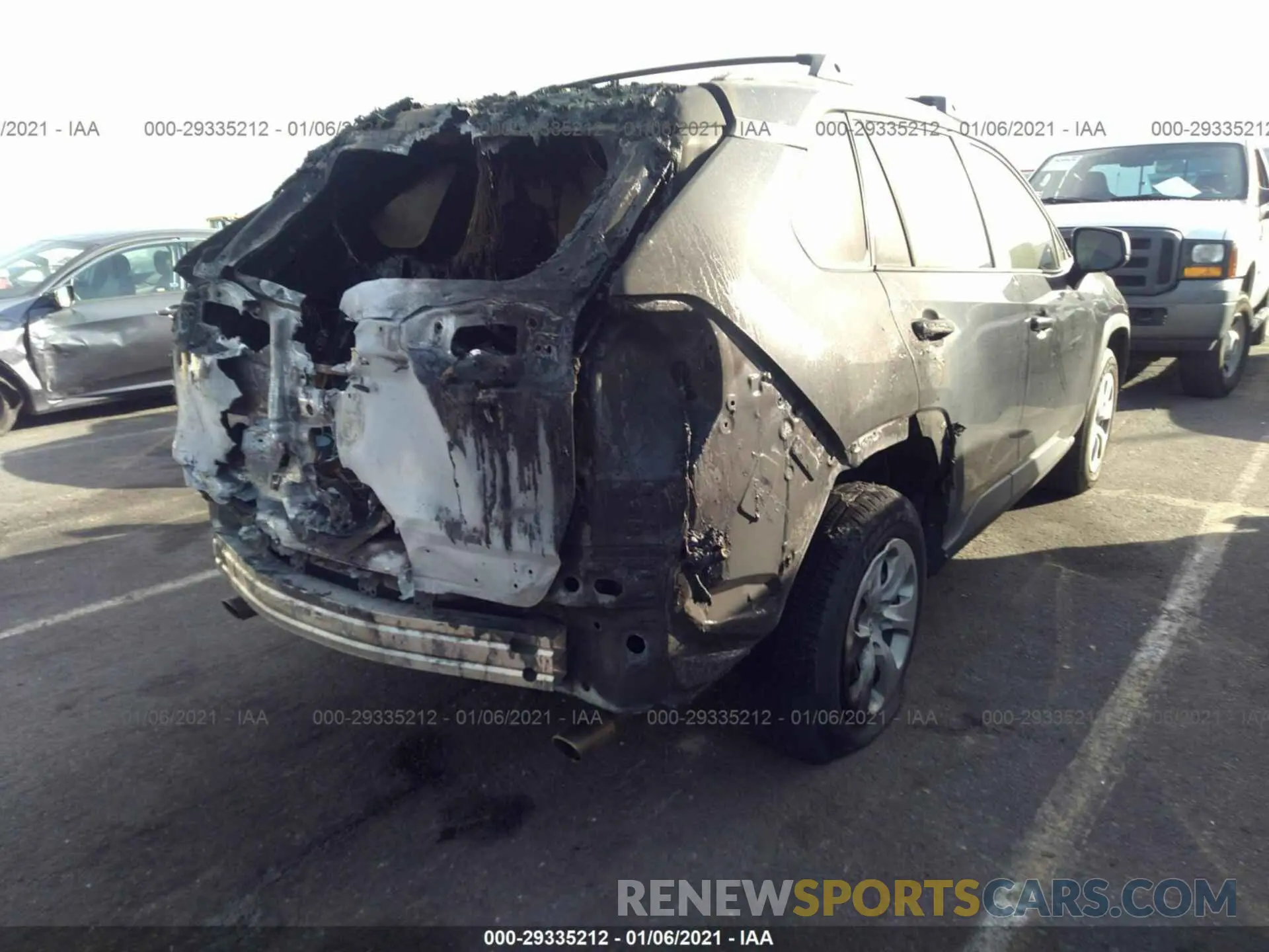 4 Photograph of a damaged car JTMH1RFV2KD009530 TOYOTA RAV4 2019