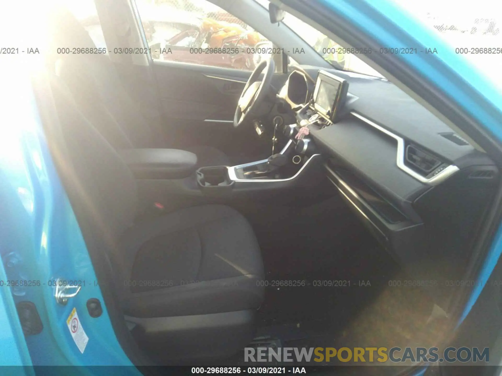 5 Photograph of a damaged car JTMH1RFV2KD014453 TOYOTA RAV4 2019