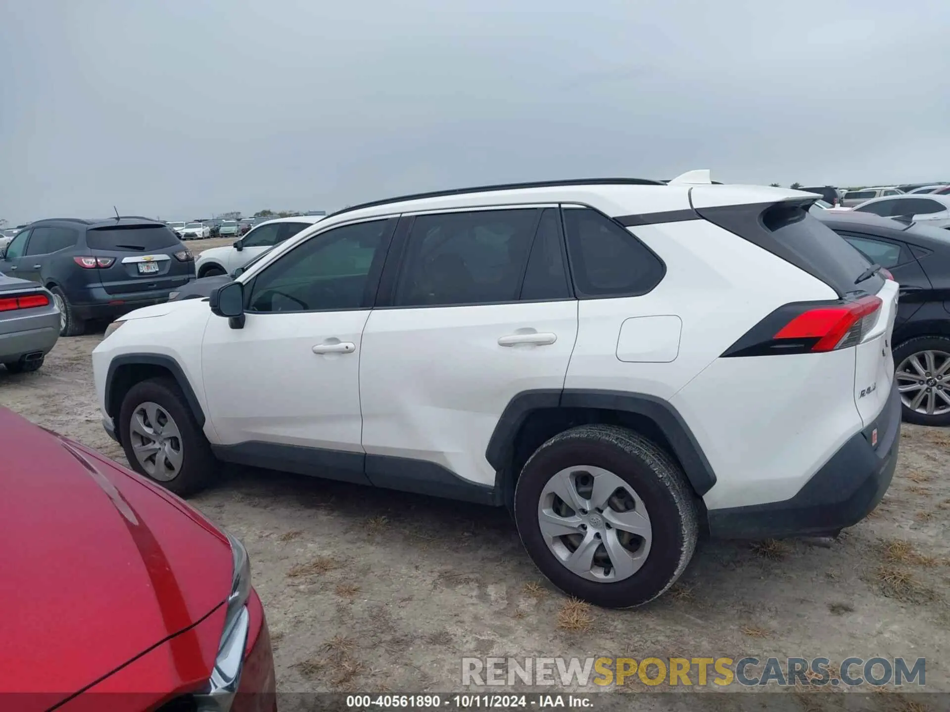 14 Photograph of a damaged car JTMH1RFV2KD022892 TOYOTA RAV4 2019