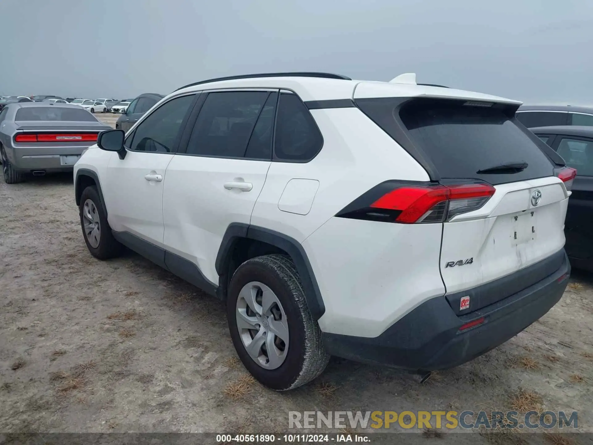 3 Photograph of a damaged car JTMH1RFV2KD022892 TOYOTA RAV4 2019