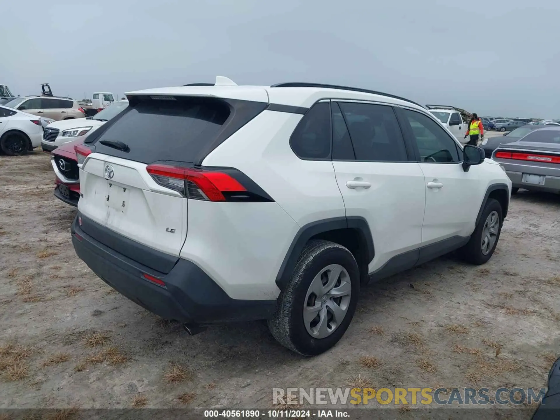 4 Photograph of a damaged car JTMH1RFV2KD022892 TOYOTA RAV4 2019