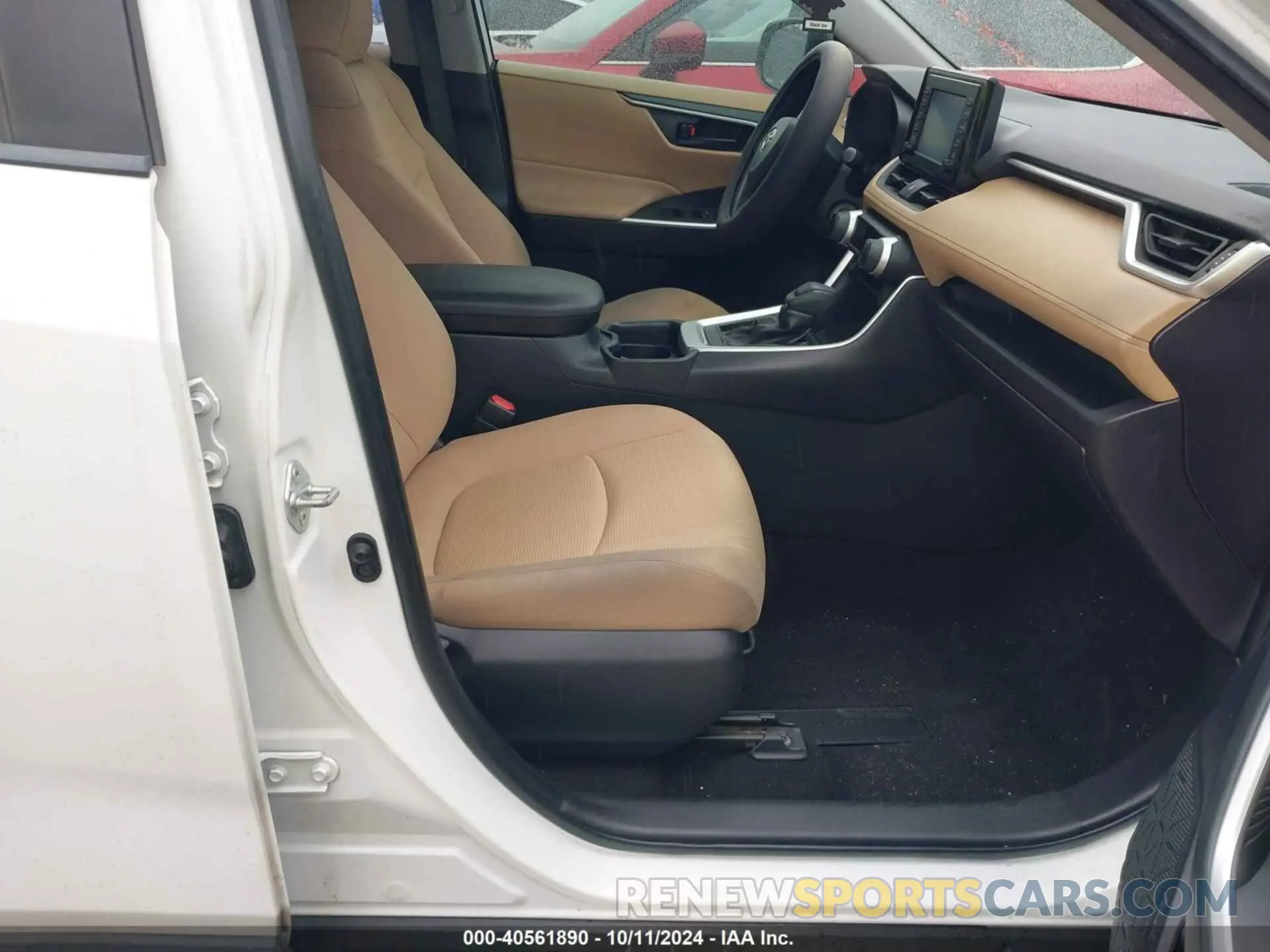 5 Photograph of a damaged car JTMH1RFV2KD022892 TOYOTA RAV4 2019