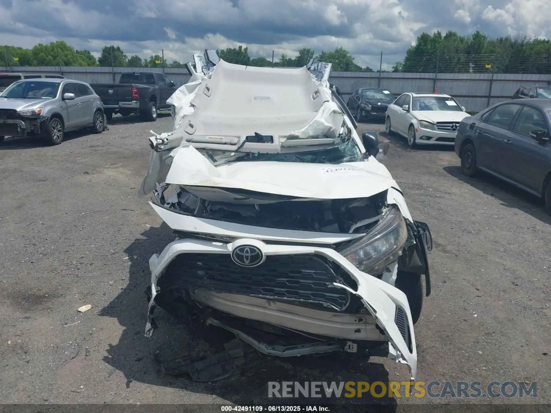 11 Photograph of a damaged car JTMH1RFV2KD028532 TOYOTA RAV4 2019