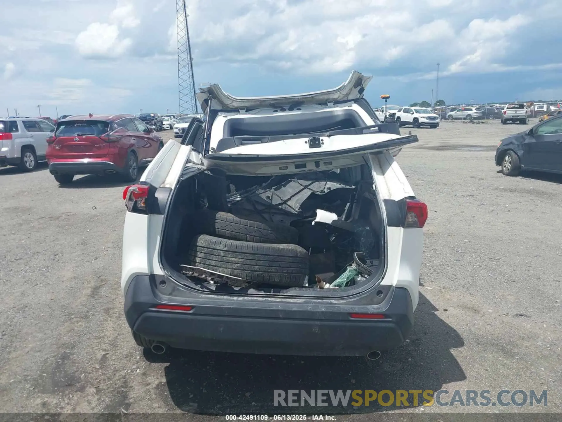 15 Photograph of a damaged car JTMH1RFV2KD028532 TOYOTA RAV4 2019