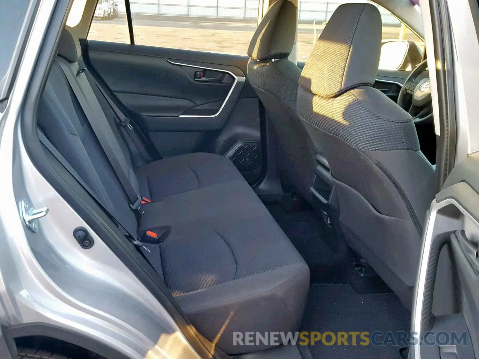 6 Photograph of a damaged car JTMH1RFV2KD508375 TOYOTA RAV4 2019