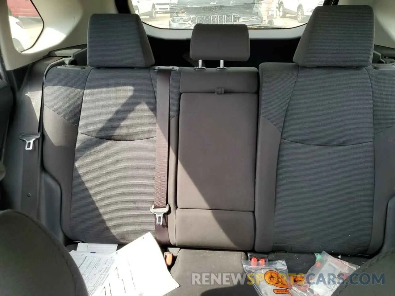 10 Photograph of a damaged car JTMH1RFV2KJ005270 TOYOTA RAV4 2019