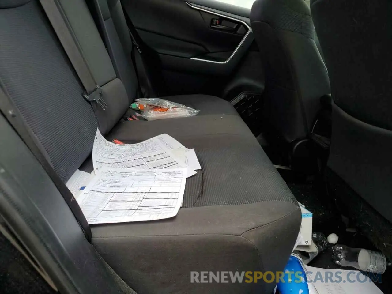 11 Photograph of a damaged car JTMH1RFV2KJ005270 TOYOTA RAV4 2019