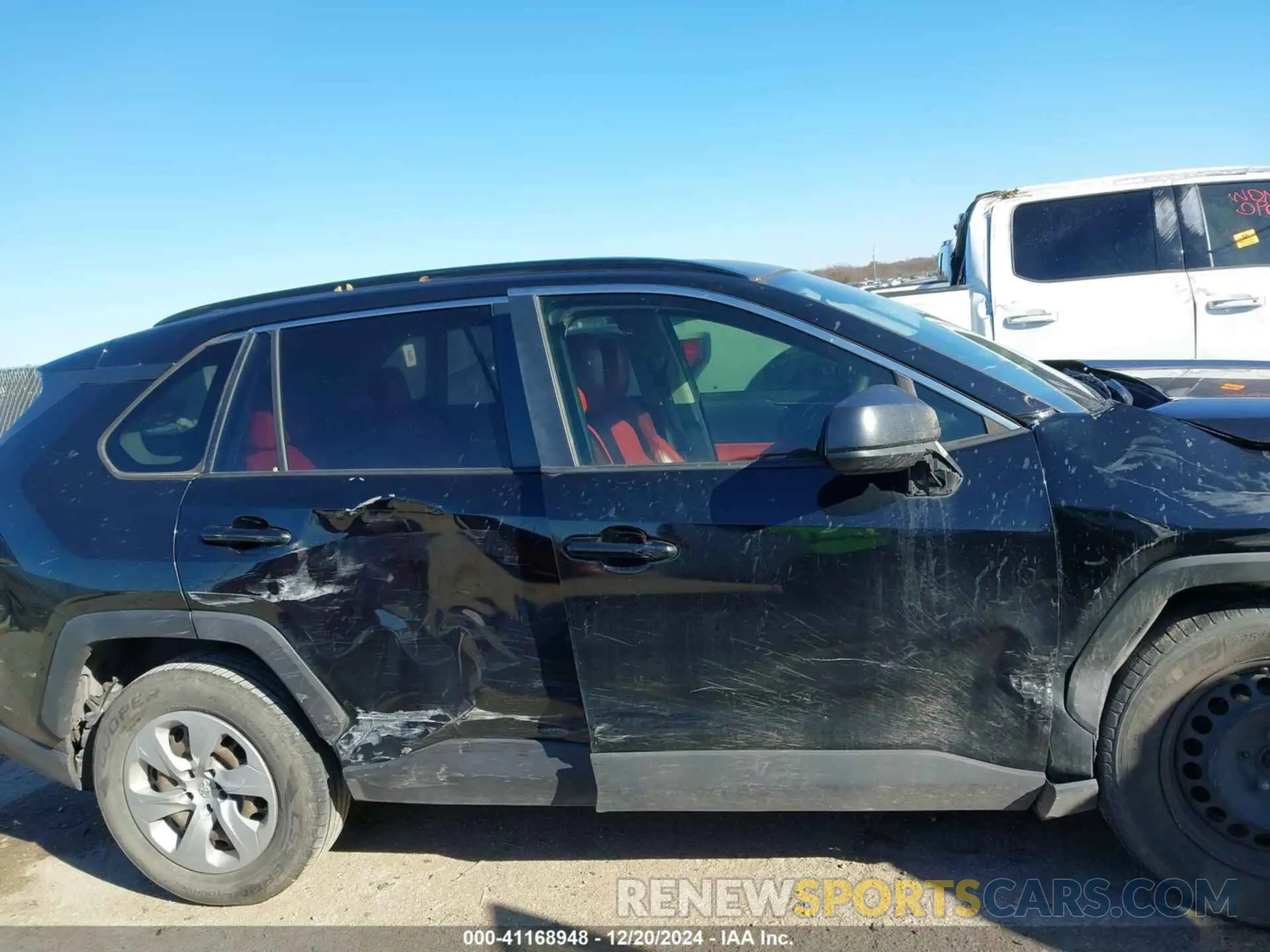 13 Photograph of a damaged car JTMH1RFV2KJ009531 TOYOTA RAV4 2019