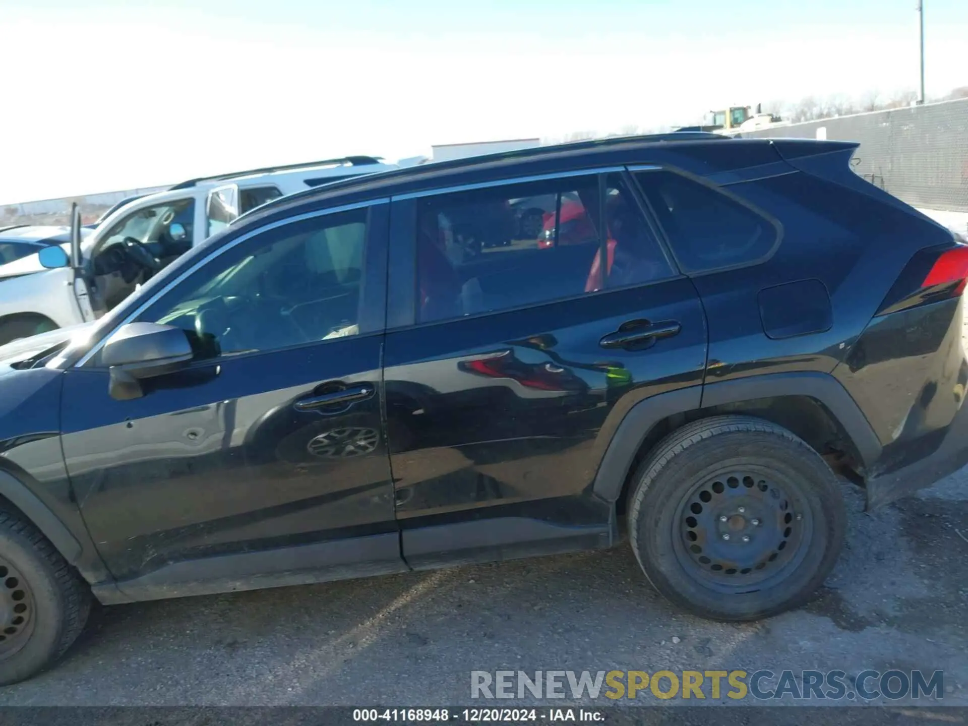 14 Photograph of a damaged car JTMH1RFV2KJ009531 TOYOTA RAV4 2019